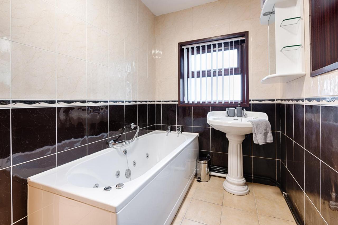 The Grand Victoria * Swansea